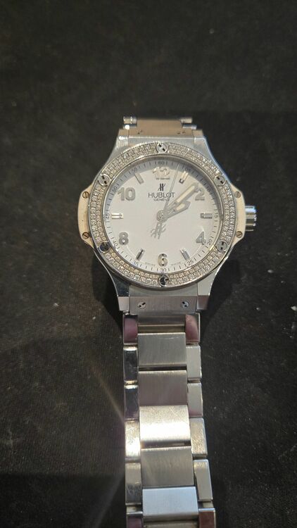  361 SE 2010 RW 1104 ダイヤベゼル レディース（高級時計）の商品画像 - 査定依頼日：2025年9月7日 - 最高査定価格：990,000円