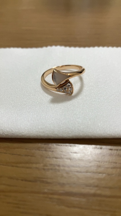 ブルガリ　ディーヴァドリームリング　MOP（金・貴金属）の商品画像 - 査定依頼日：2026年4月6日 - 最高査定価格：280,000円