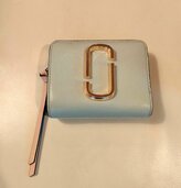 マークジェイコブス　ザ スナップショット ミニ コンパクトウォレット  二つ折り（古着・ファッション）の商品画像 - 査定依頼日：2026年3月22日 - 最高査定価格：1,500円