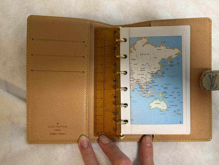 手帳（ブランド財布・小物）の商品画像 - 査定依頼日：2025年10月21日 - 最高査定価格：4,500円