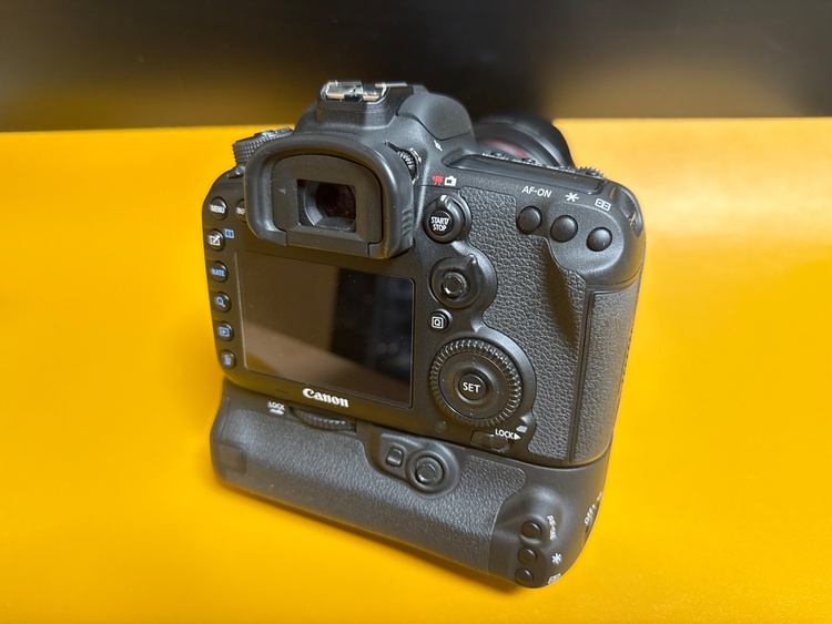 EOS7DII（カメラ）の商品画像 - 査定依頼日：2026年4月26日 - 最高査定価格：58,100円