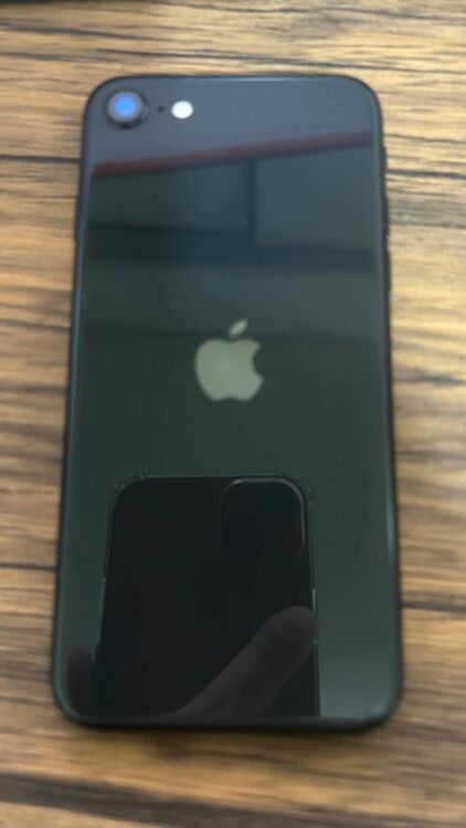 iPhone SE 第２世代　64GB　SIMフリー（スマホ）の商品画像 - 査定依頼日：2025年8月7日 - 最高査定価格：14,000円