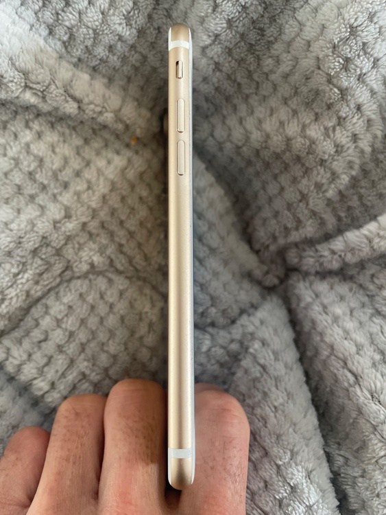 iPhone8 128GB SIMフリー（スマホ）の商品画像 - 査定依頼日：2026年3月15日 - 最高査定価格：4,000円