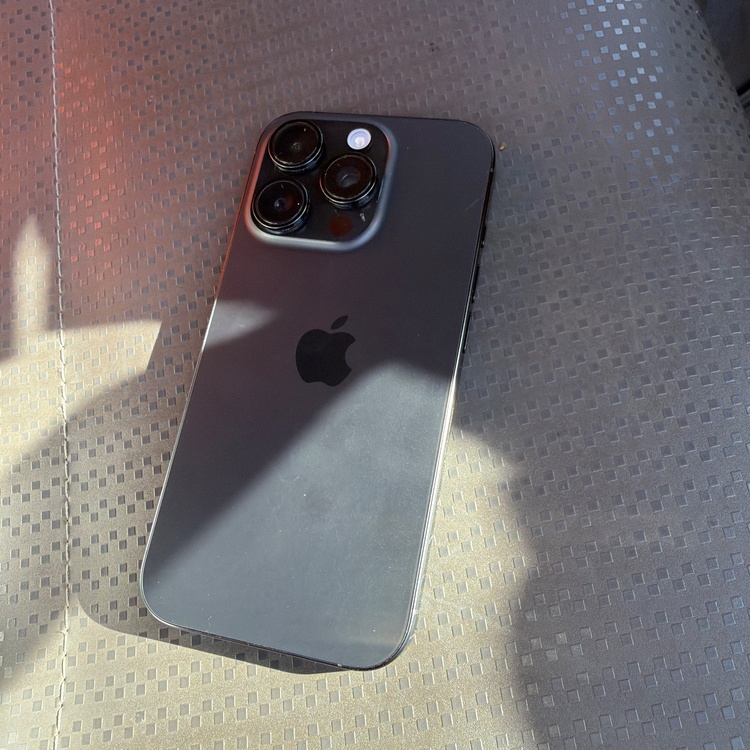 iPhone 16 Pro 256GB Softbank（スマホ）の商品画像 - 査定依頼日：2025年12月10日 - 最高査定価格：124,000円