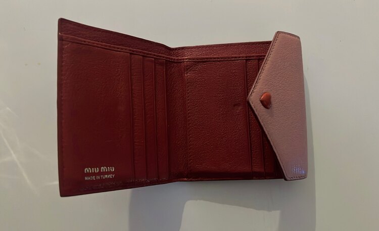 ミュウミュウ  （ブランドバッグ）の商品画像 - 査定依頼日：2025年3月1日 - 最高査定価格：20,000円