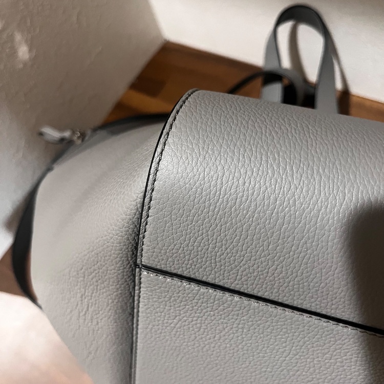 ロエベハンモックスモール（古着・ファッション）の商品画像 - 査定依頼日：2025年6月10日 - 最高査定価格：105,000円