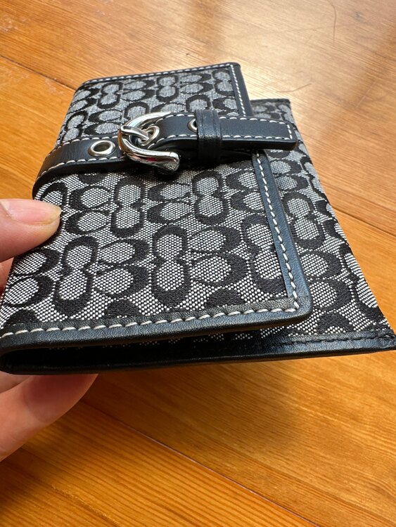 名刺入れ（ブランド財布・小物）の商品画像 - 査定依頼日：2025年4月11日 - 最高査定価格：2,000円