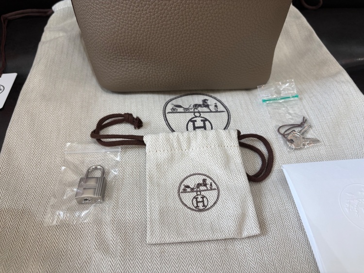 新品/エルメスK刻印ピコタンPM/エトゥープ/シルバー金具（ブランドバッグ）の商品画像 - 査定依頼日：2025年7月1日 - 最高査定価格：620,000円