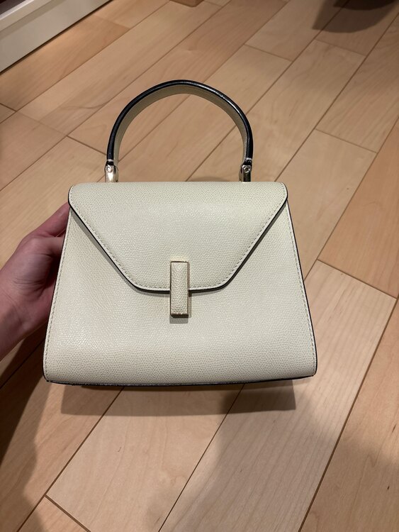 ヴァレクストラ  （ブランドバッグ）の商品画像 - 査定依頼日：2025年2月26日 - 最高査定価格：200,000円