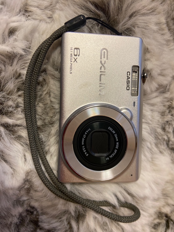 CASIO EXILIM（カメラ）の商品画像 - 査定依頼日：2026年1月13日 - 最高査定価格：10,000円