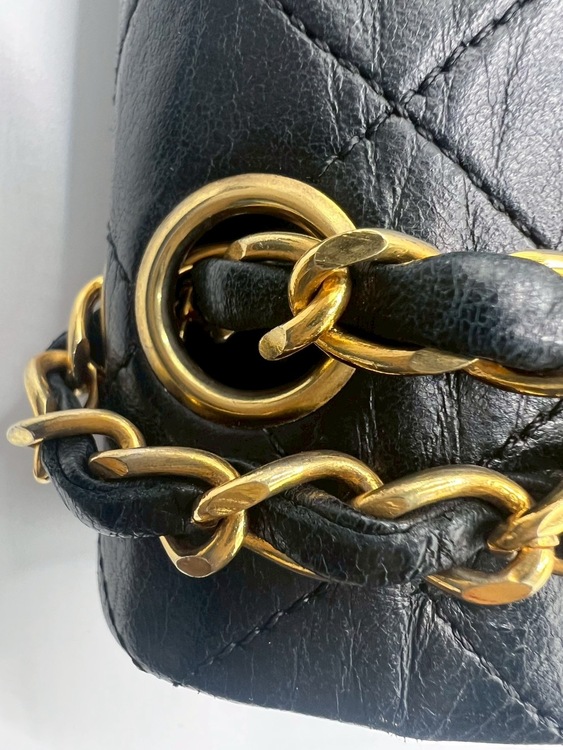 ダブルチェーンダブルフラップマトラッセ23ブラック（ブランドバッグ）の商品画像 - 査定依頼日：2025年12月17日 - 最高査定価格：200,000円