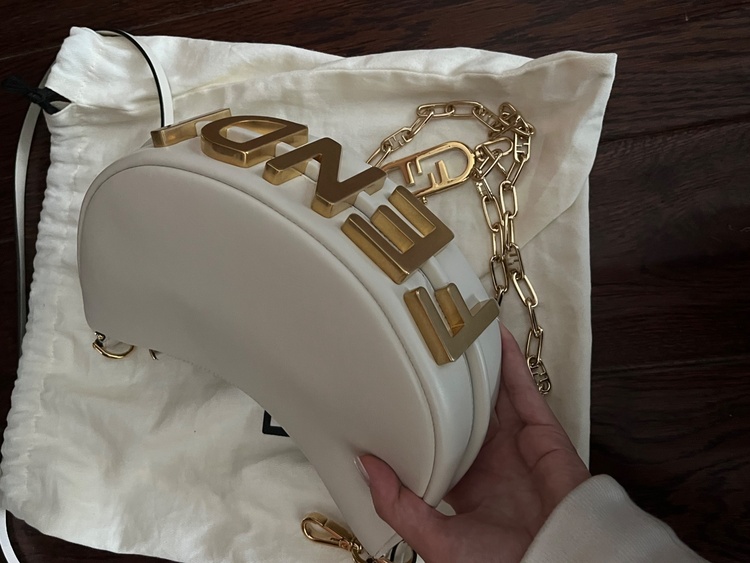 フェンディ  （ブランドバッグ）の商品画像 - 査定依頼日：2026年3月5日 - 最高査定価格：150,000円