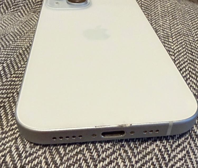 iPhone iPhone 15 128GB 楽天モバイル（スマホ）の商品画像 - 査定依頼日：2026年8月11日 - 最高査定価格：70,000円