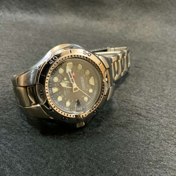 セイコー その他 8f58-002（高級時計）の商品画像 - 査定依頼日：2025年2月12日 - 最高査定価格：5,000円