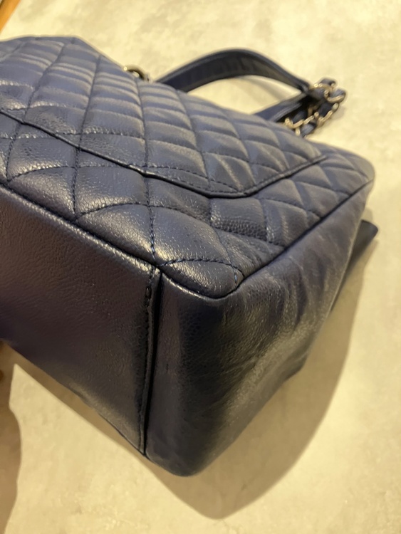 GSTトート　ネイビー　キャビアスキン（ブランドバッグ）の商品画像 - 査定依頼日：2026年3月5日 - 最高査定価格：240,000円