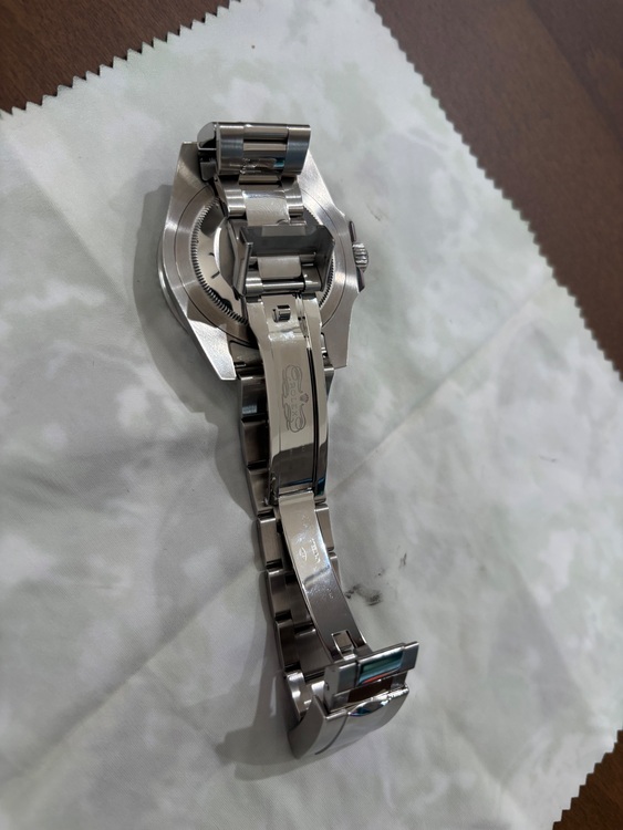 ロレックス GMTマスター 116710lm（高級時計）の商品画像 - 査定依頼日：2025年11月2日 - 最高査定価格：1,900,000円