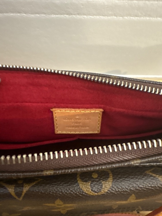 ショルダーバッグ（ブランドバッグ）の商品画像 - 査定依頼日：2025年8月30日 - 最高査定価格：100,000円