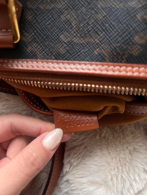 セリーヌ  （ブランドバッグ）の商品画像 - 査定依頼日：2025年12月9日 - 最高査定価格：150,000円