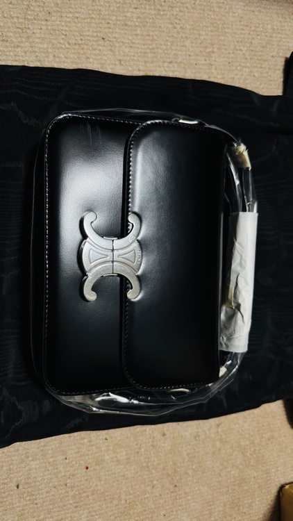 トリオンフ　ショルダーバッグ　シルバー金具（ブランドバッグ）の商品画像 - 査定依頼日：2025年12月23日 - 最高査定価格：230,000円