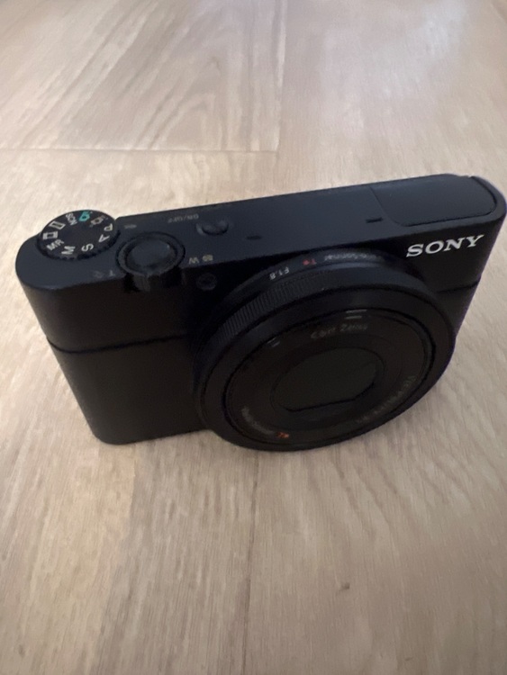 SONY DSC-RX100（カメラ）の商品画像 - 査定依頼日：2025年10月22日 - 最高査定価格：20,000円