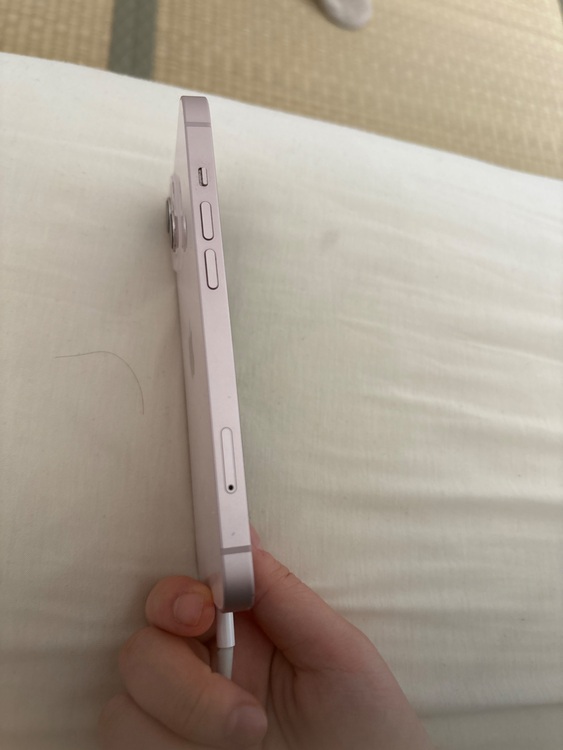 iPhone 13 128GB docomo（スマホ）の商品画像 - 査定依頼日：2025年6月7日 - 最高査定価格：28,000円