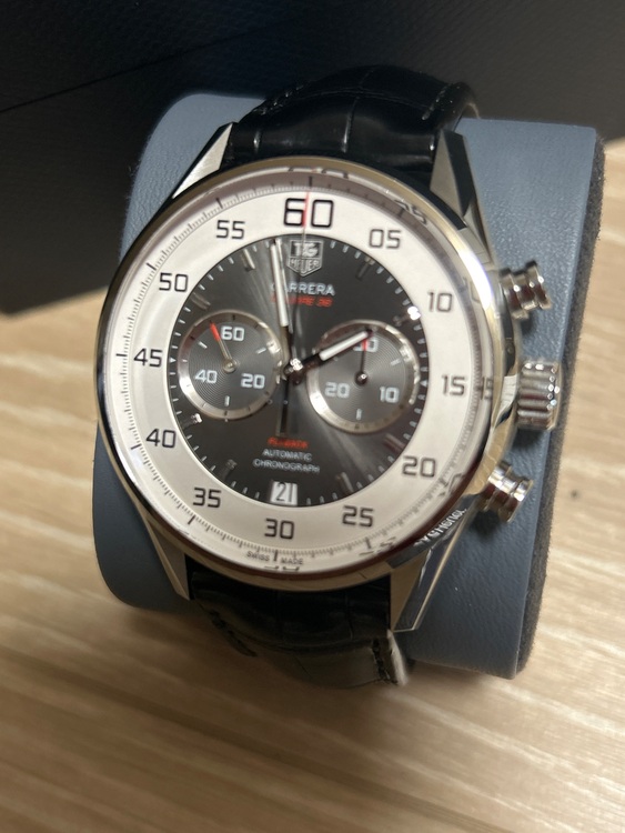 タグホイヤー カレラ CAR2B1（高級時計）の商品画像 - 査定依頼日：2025年6月21日 - 最高査定価格：330,000円