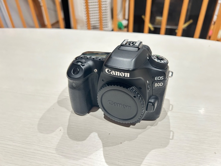80D（カメラ）の商品画像 - 査定依頼日：2026年4月10日 - 最高査定価格：40,100円