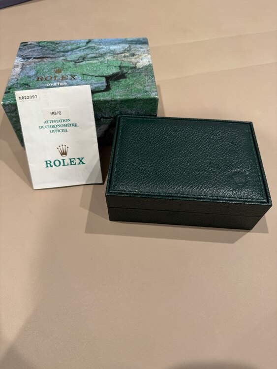 ロレックス エクスプローラー 1657（高級時計）の商品画像 - 査定依頼日：2025年5月11日 - 最高査定価格：1,000,000円