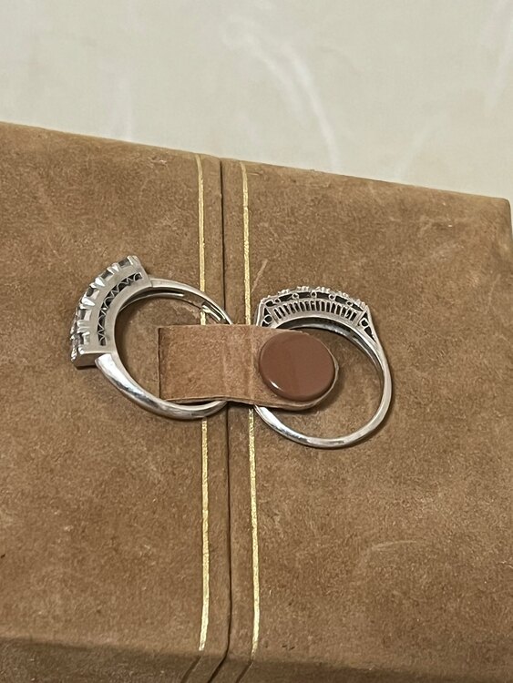 pt900ダイヤリング ２本（宝石）の商品画像 - 査定依頼日：2024年2月1日 - 最高査定価格：80,000円