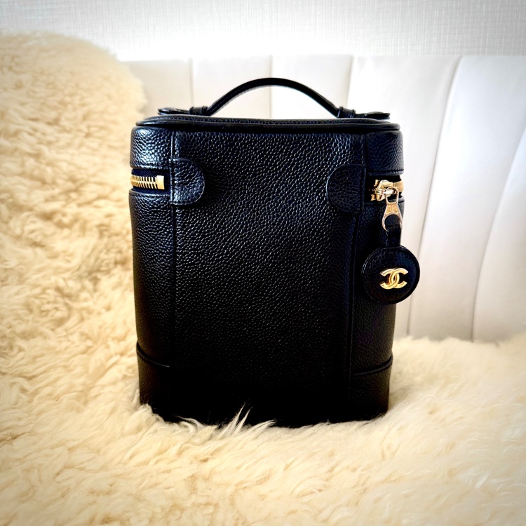 CHANEL バニティバッグ キャビアスキン ココマーク Gカード有（ブランドバッグ）の商品画像 - 査定依頼日：2026年5月13日 - 最高査定価格：125,000円