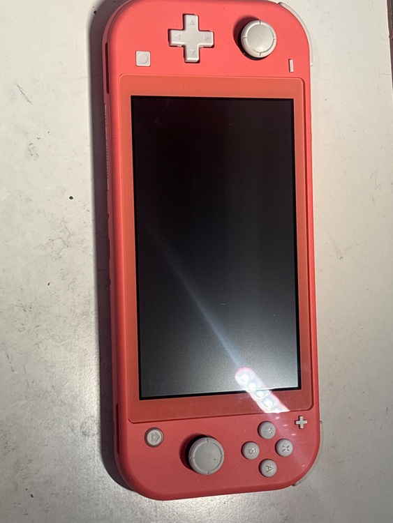 Switchライト　ピンク（ゲーム機本体・ゲームソフト）の商品画像 - 査定依頼日：2025年9月13日 - 最高査定価格：6,000円