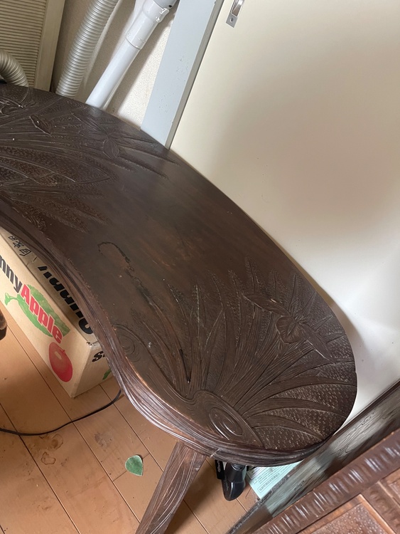 軽井沢彫テーブル（家具・寝具）の商品画像 - 査定依頼日：2026年4月9日 - 最高査定価格：5,000円