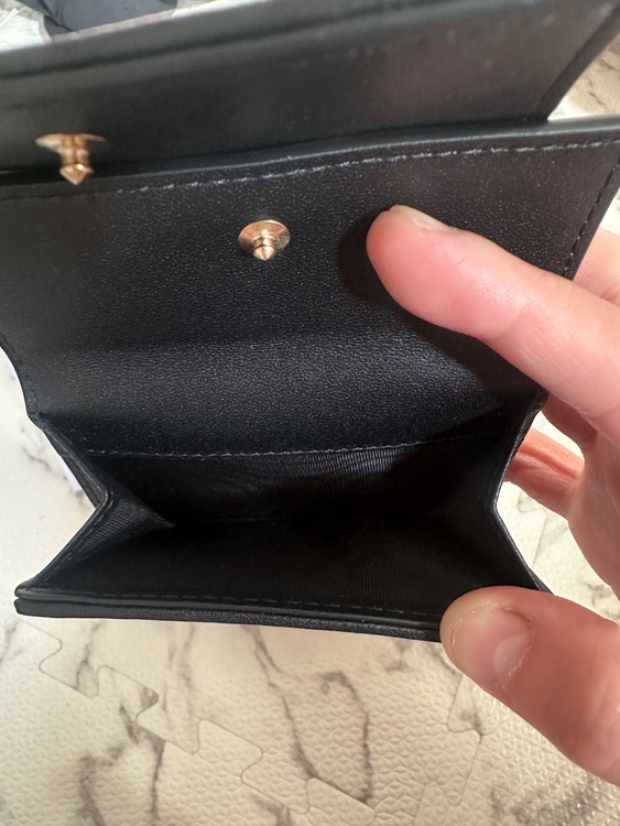 DIOR ディオール レディディオール 黒 ロータス ウォレット カナージュ 3（ブランド財布・小物）の商品画像 - 査定依頼日：2025年6月29日 - 最高査定価格：30,000円