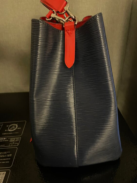 ルイヴィトン ネオノエ エピ M54367 バイカラー ネイビー レッド （ブランドバッグ）の商品画像 - 査定依頼日：2024年12月16日 - 最高査定価格：80,000円