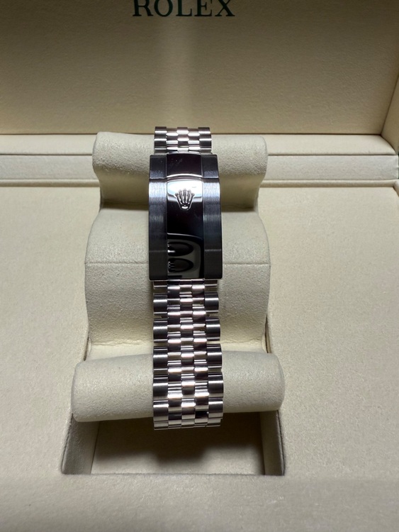 デイトジャスト41アズーロブルー（高級時計）の商品画像 - 査定依頼日：2025年11月4日 - 最高査定価格：2,270,000円