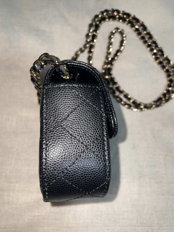 ミニミニマトラッセ（ブランドバッグ）の商品画像 - 査定依頼日：2025年8月2日 - 最高査定価格：300,000円