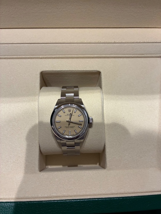 オイスターパーペチュアル　ベージュ　28㎜（高級時計）の商品画像 - 査定依頼日：2025年10月26日 - 最高査定価格：1,150,000円