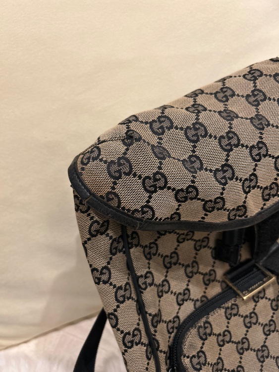 バックパック（ブランドバッグ）の商品画像 - 査定依頼日：2025年10月15日 - 最高査定価格：15,000円