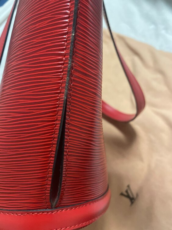 エピ　（ブランドバッグ）の商品画像 - 査定依頼日：2025年4月16日 - 最高査定価格：30,000円