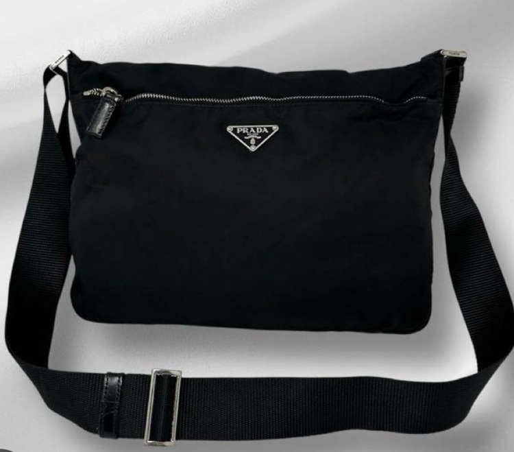 プラダ  （ブランドバッグ）の商品画像 - 査定依頼日：2026年1月7日 - 最高査定価格：40,000円