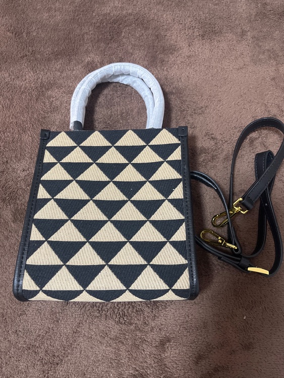 プラダ  （ブランドバッグ）の商品画像 - 査定依頼日：2025年10月14日 - 最高査定価格：175,000円