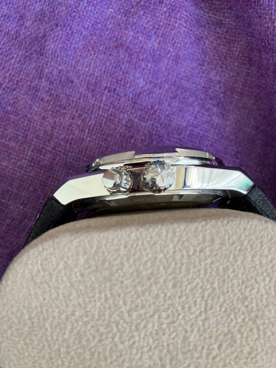 ヴァシュロン コンスタンタン オーヴァーシーズ ☆ヴァシュロンコンスタンタン/オーヴァーシーズ　デュアルタイム Ref.7900V/110A-B333 フルセット(2023年8月) （高級時計）の商品画像 - 査定依頼日：2025年5月1日 - 最高査定価格：3,000,000円