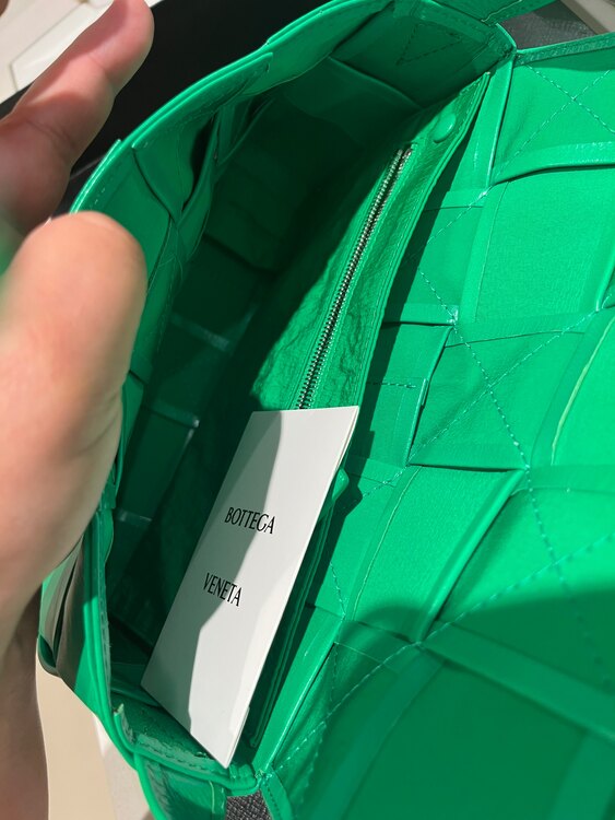 ボッテガ・ヴェネタ  （ブランドバッグ）の商品画像 - 査定依頼日：2025年4月24日 - 最高査定価格：40,000円