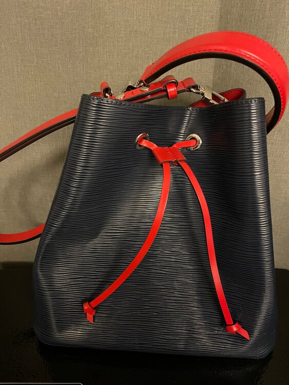 ルイヴィトン ネオノエ エピ M54367 バイカラー ネイビー レッド （ブランドバッグ）の商品画像 - 査定依頼日：2024年12月16日 - 最高査定価格：80,000円