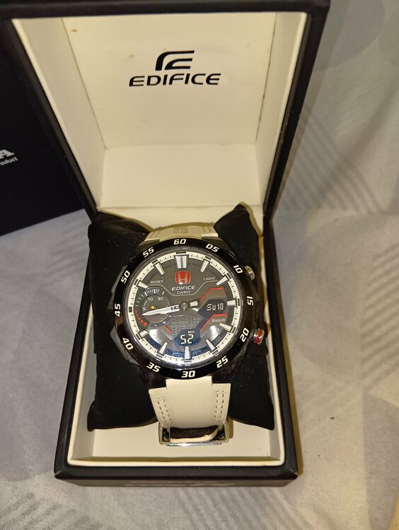 G-SHOCK その他 ECB-2200HTR-IAJR（高級時計）の商品画像 - 査定依頼日：2026年5月10日 - 最高査定価格：70,000円