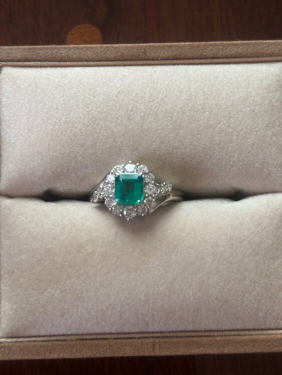 エメラルドリング0.6c（金・貴金属）の商品画像 - 査定依頼日：2025年4月2日 - 最高査定価格：100,000円