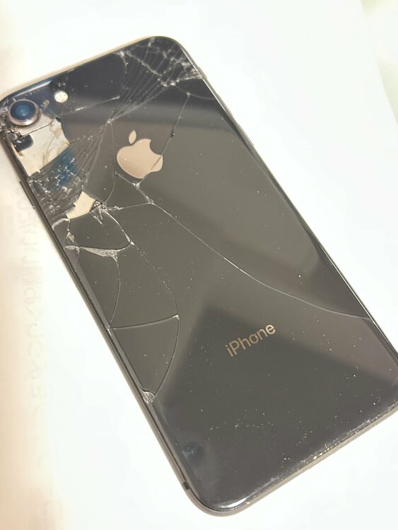 iPhone８　６４GB（スマホ）の商品画像 - 査定依頼日：2026年1月22日 - 最高査定価格：2,000円