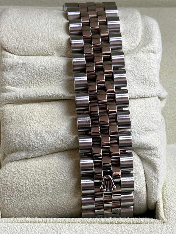 ロレックスデイトジャスト10ポイントダイヤ付ブラック文字盤（高級時計）の商品画像 - 査定依頼日：2025年2月19日 - 最高査定価格：1,300,000円