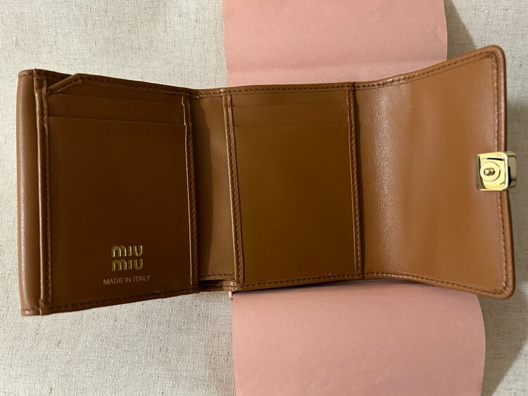 ミュウミュウ  （ブランドバッグ）の商品画像 - 査定依頼日：2025年6月1日 - 最高査定価格：45,000円