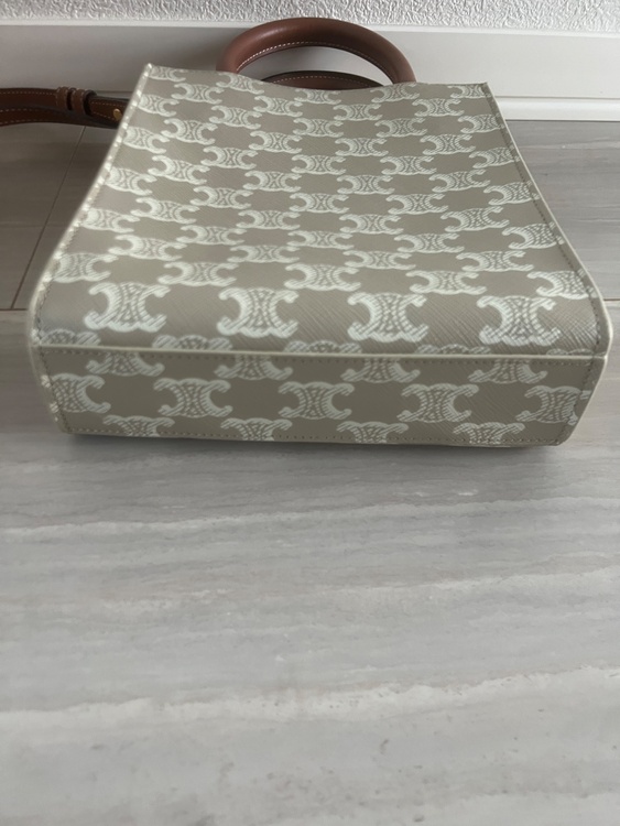 セリーヌバーティカルカバ（ブランドバッグ）の商品画像 - 査定依頼日：2025年12月25日 - 最高査定価格：85,000円